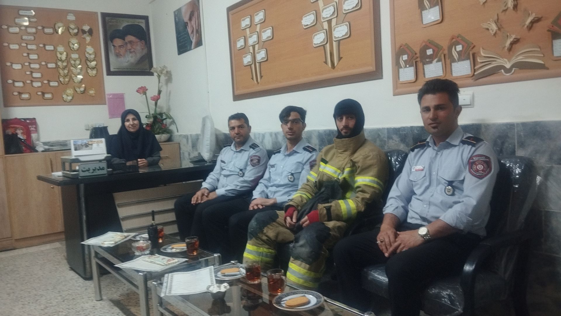 حضور آتش‌نشانان در مدرسه رحمانی فرد