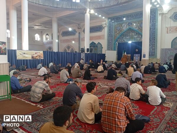 طنین دعای عرفه در مصلی نظرآباد