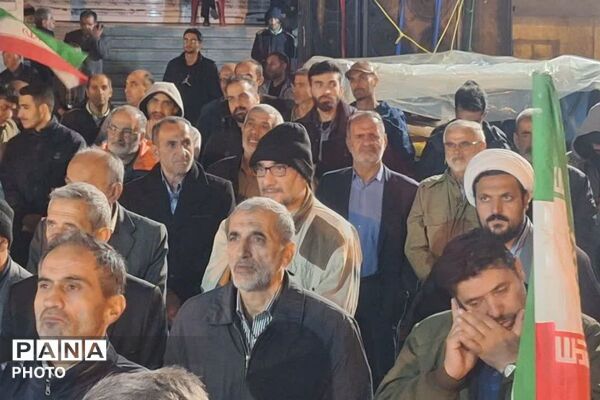 برگزاری تجمعات شبانه مردم فیروزکوه در پنجاه و پنحمین شب در میدان معلم
