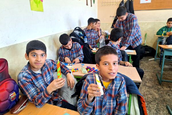 ایجاد انگیزه و خلاقیت در دانش‌آموزان با آموزش هنرهای تجسمی 