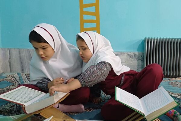 محفل انس با قرآن کریم در دبستان ستایش 