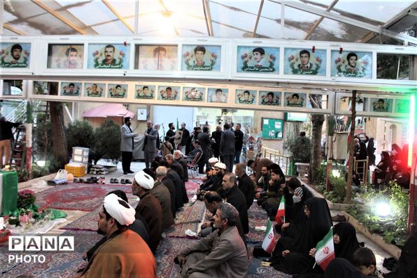 حال و هوای آغاز سال نو در جوار مزار شهدای جنگ رمضان
