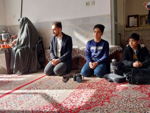 دیدار با خانواده شهدا زمینه‌‌ساز عزتمندی و افتخار