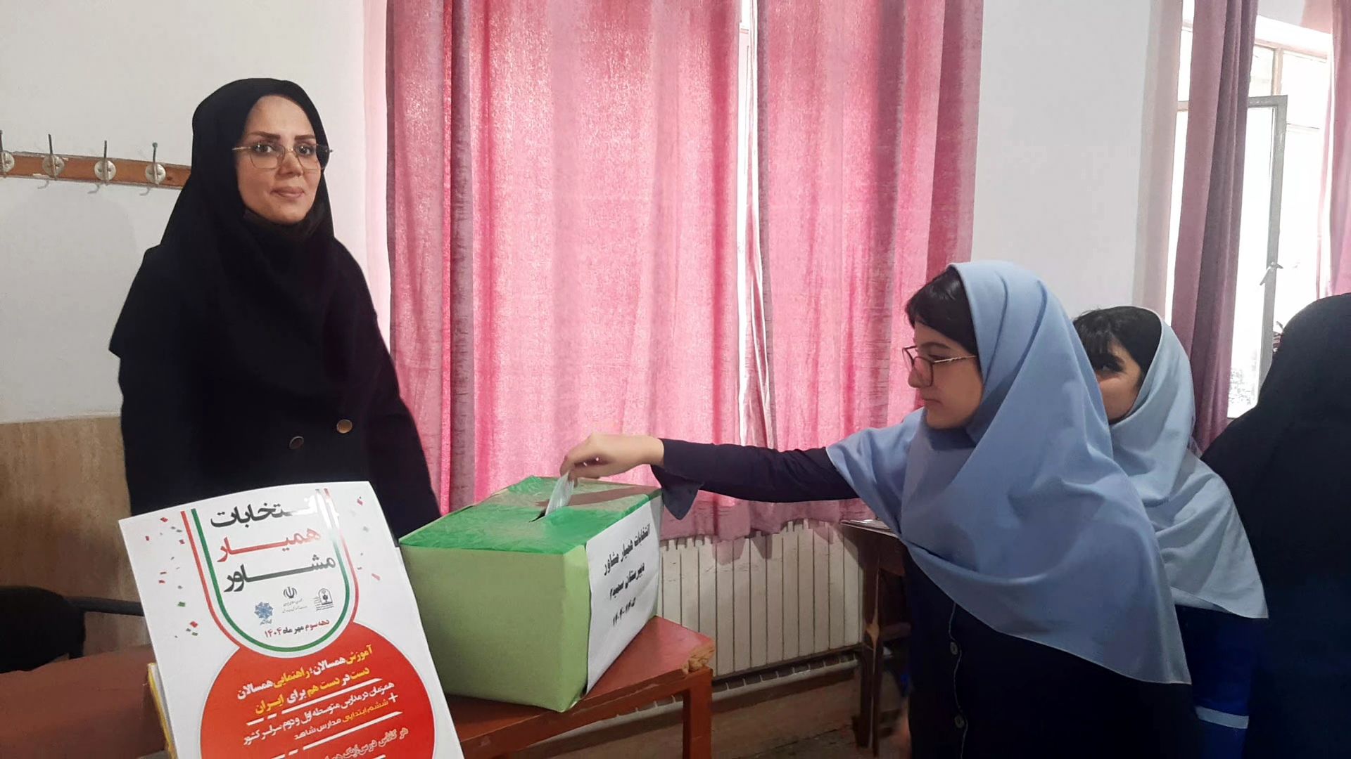 برگزاری انتخابات همیار مشاور در دبیرستان سمیه ۲