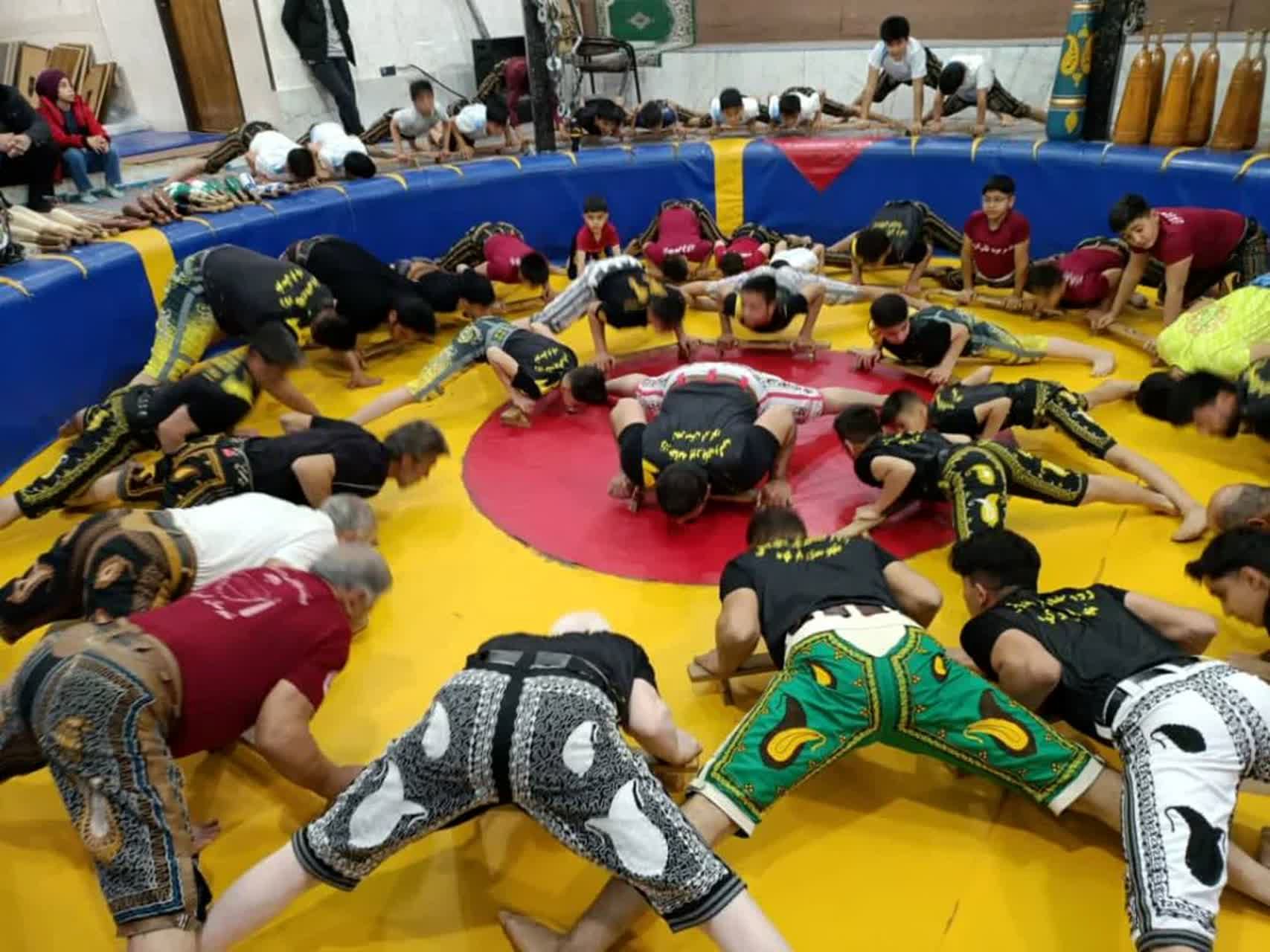 مراسم زورخانه‌ای به‌مناسبت ولادت حضرت علی (ع) در ابرکوه