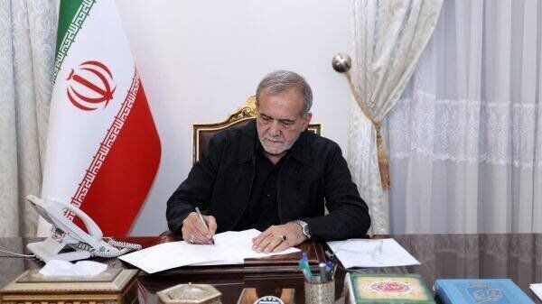 پزشکیان: خون‌خواهی و انتقام از عاملین و آمرین به شهادت رساندن رهبرمان را وظیفه و حق مشروع خود می‌دانیم