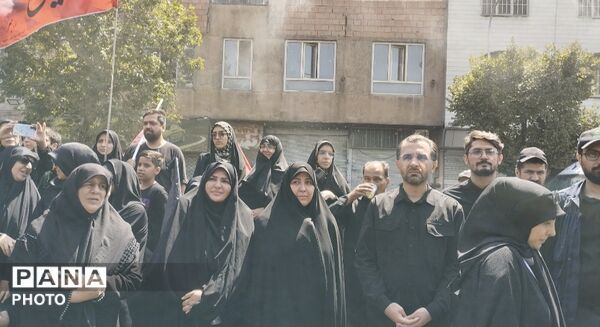  نقش‌آفرینی اعضای سازمان دانش‌آموزی در همایش بزرگ جاماندگان اربعین
