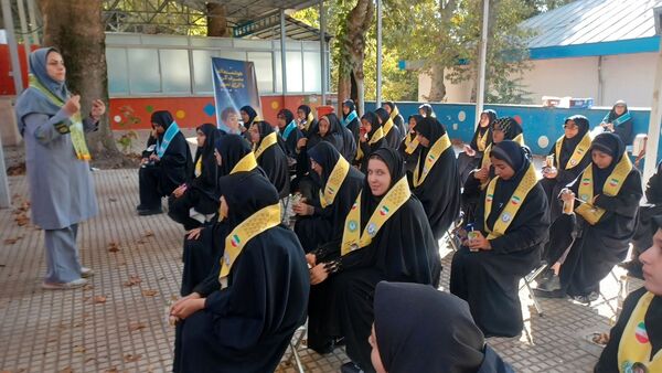 برگزاری کلاس‌های آموزشی و فرهنگی همایش روز دانش‌آموز در اردوگاه باهنر تهران 