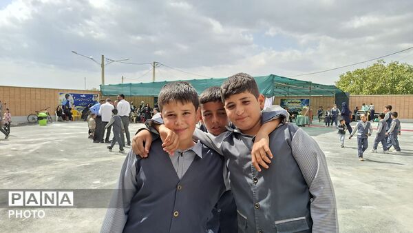 افتتاحیه دبستان پسرانه بخش زنده رود (نهرخلج)