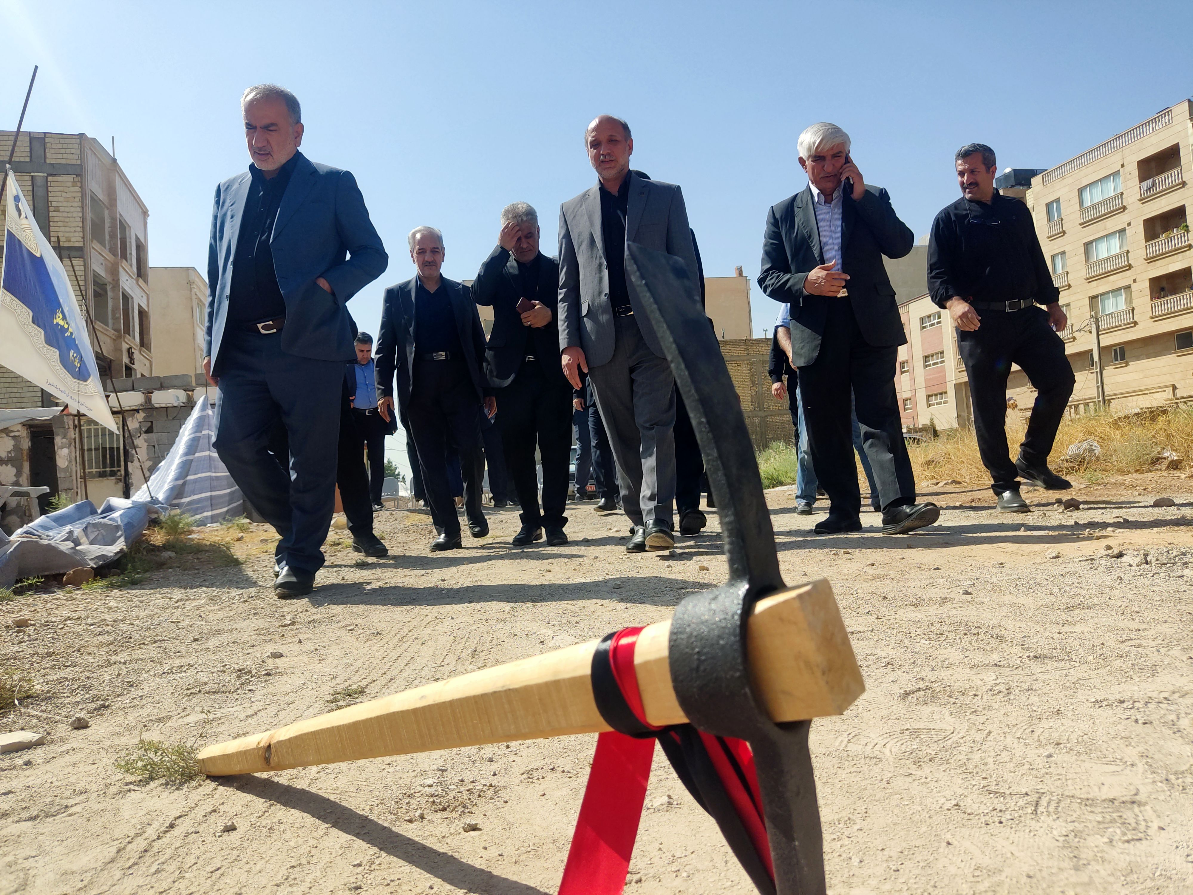 آیین کلنگ زنی مدرسه دوازده کلاسه در شهرک سبحان