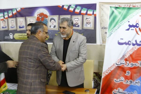 تجدید بیعت مسئولان فیروزکوه با آرمان‌های شهدا در دهه فجر