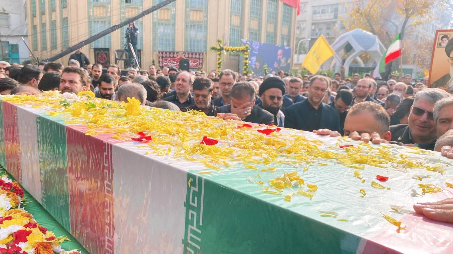 شکوه حضور فرهنگیان مناطق تهران در تشییع شهید گمنام