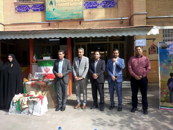 جشن آغاز سال تحصیلی در دبیرستان دخترانه حاتمی 