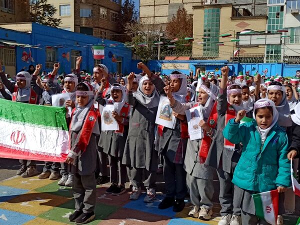 مراسم روز دانش آموز در دبستان دخترانه نرجس یک