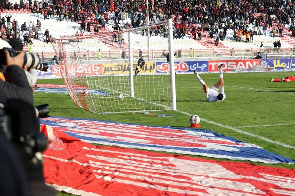 بازی تراکتور و ملوان در تبریز