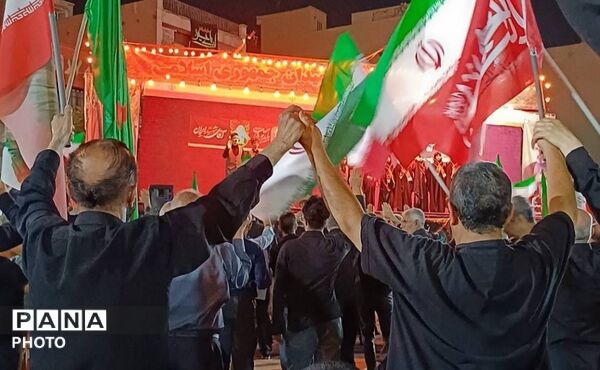 سفره حضرت رقیه(س) دل‌های عشاق را در میدان جمهوری گردهم آورد