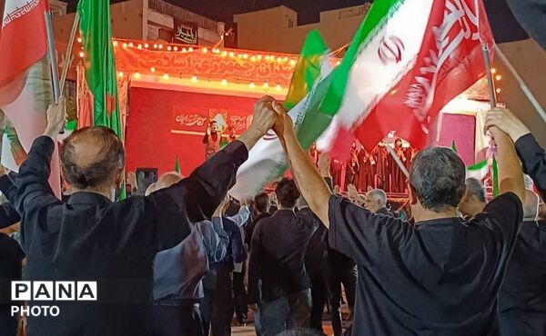 سفره حضرت رقیه(س) دل‌های عشاق را در میدان جمهوری گردهم آورد