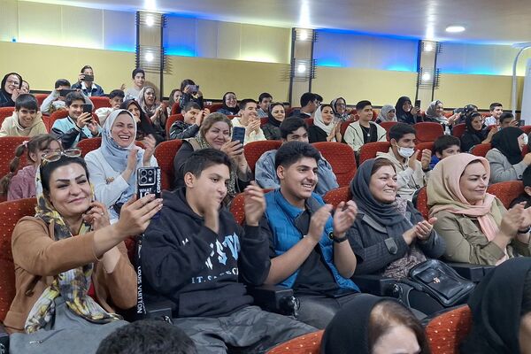 جشن میلاد بانوی دو عالم و گرامیداشت مقام مادر در دبیرستان رازی شیراز 