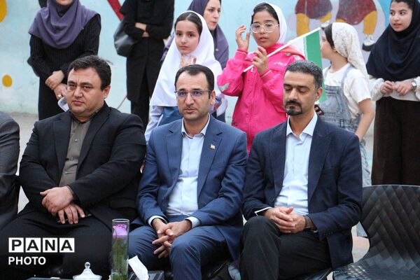 جشن شکوفه‌ها در مدرسه ۱۷ شهریور بجنورد با یاد دختران شهید میناب
