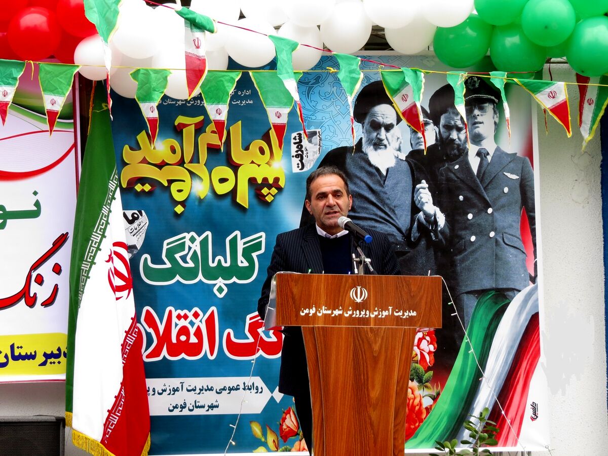 معلمان با منش و روش خود، هویت و شخصیت دانش‌آموزان را شکل می‌دهند