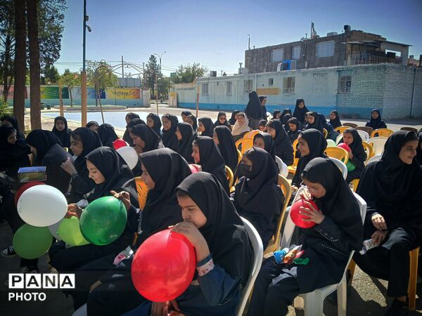 جشن جوانه ها در دبیرستان نمونه اندیشه 