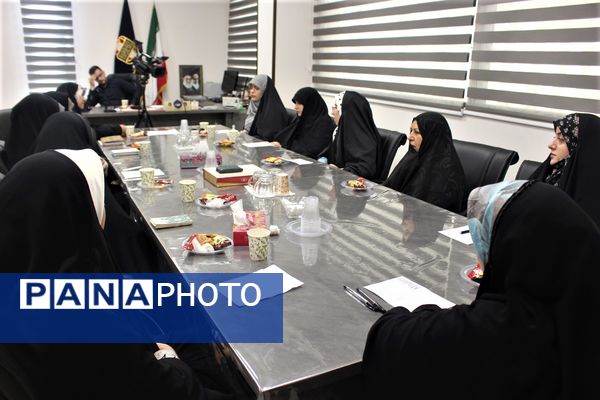 محفل شعر بانوان «رحیل» ویژه کودکان شهید 