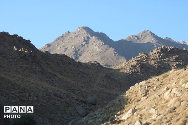 لاسرخ مهریز؛ مقصدی کوهستانی برای طبیعت‌گردان یزد