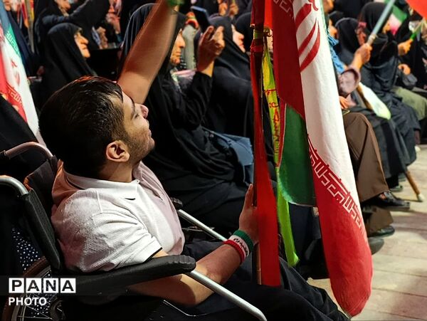 رونمایی از نماد «مشت گره کرده رهبر شهید» در قم
