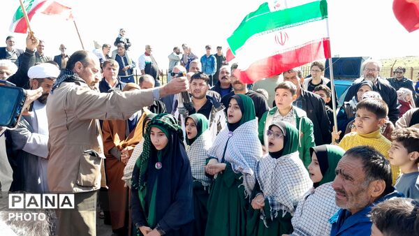 راهپیمایی مردم شهر علی آباد دمق به‌مناسبت روز ۱۲ فروردین