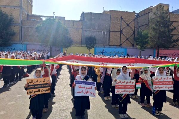  آیین گرامیداشت انقلاب اسلامی در مدارس رباط‌کریم