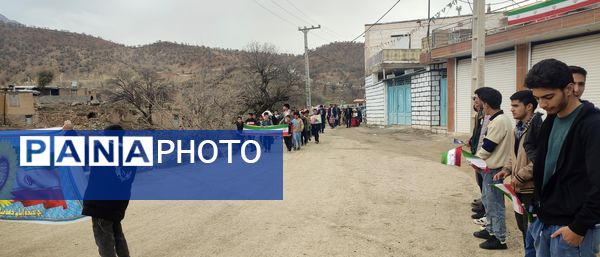 حضور پرشور دانش‌آموزان مدرسه فردوسی سرمازه در راهپیمایی ۲۲ بهمن