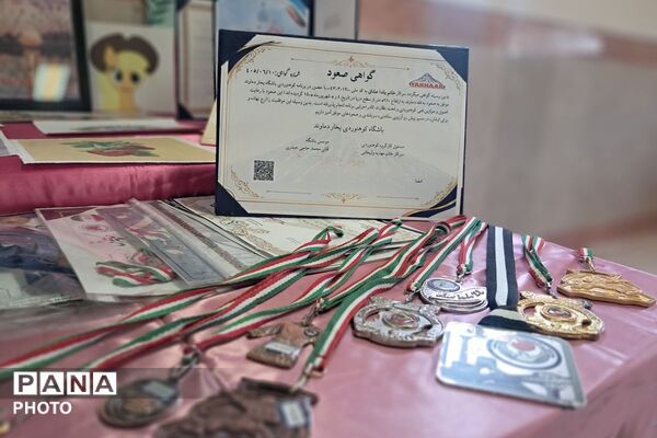 طرح «هر دانش‌آموز یک مهارت» با حضور کارآفرینان برتر شهرستان دماوند ، در دبیرستان احمد ابراهیمی