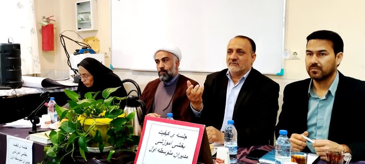 معلمان معماران دانایی‌ هستند