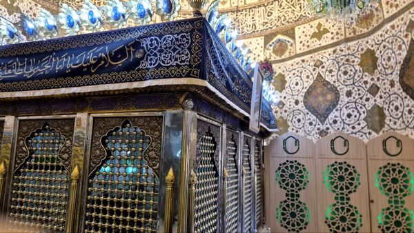 مراسم غبارروبی ضریح مطهر حضرت سلطانعلی(ع) همزمان با میلاد پیامبر(ص) و امام صادق(ع) در مشهد اردهال