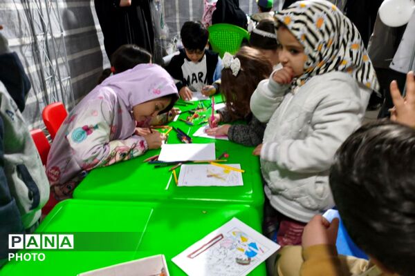 حضور دانش‌آموزان و کودکان بهارستانی در راهپیمایی شبانه «جنگ رمضان»