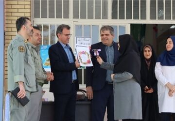 نواخته شدن زنگ سلامت در دبستان دخترانه آیین روشن 
