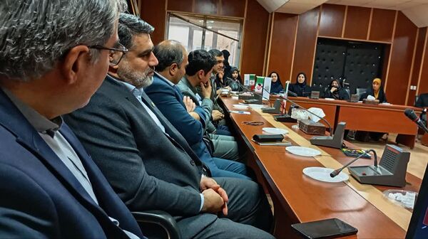جلسه «هم مراقبتی، والدین آگاه، دختران همراه»