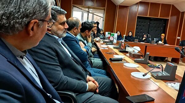جلسه «هم مراقبتی، والدین آگاه، دختران همراه»