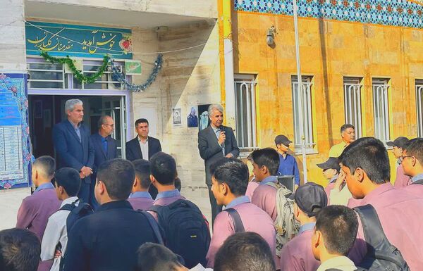 حضور مدیر آموزش و پرورش کاشمر در دبیرستان پسرانه میثاق