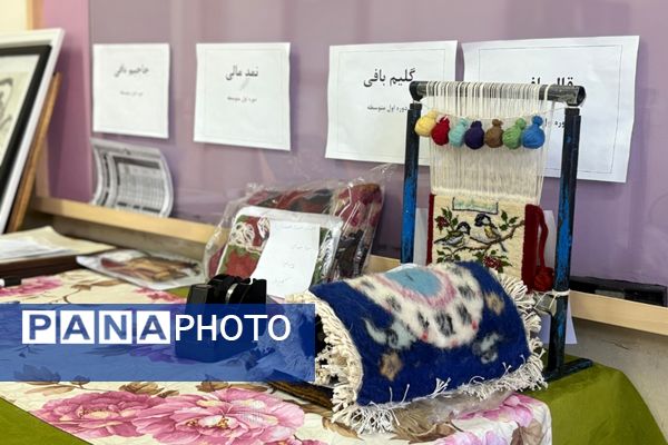 ارزیابی کیفیت آثار دانش آموزان در بازدید معاون پرورشی اسلامشهر از دبیرخانه مسابقات فرهنگی هنری "فردا"