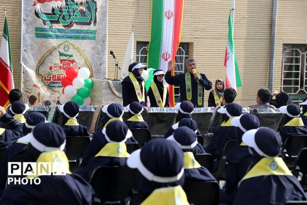 همایش «یاوران انقلاب» ناحیه ۶ مشهد در دبیرستان یاس ۲ 