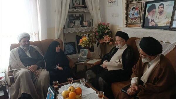 دیدار رئیس جمهور با مادر شهیدان طوسی و مادربزرگ شهید مدافع حرم محمدرضا دهقان