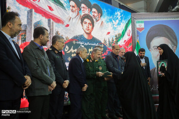 مراسم سالروز شهادت شهید حسین فهمیده و هفته بسیج دانش‌آموزی