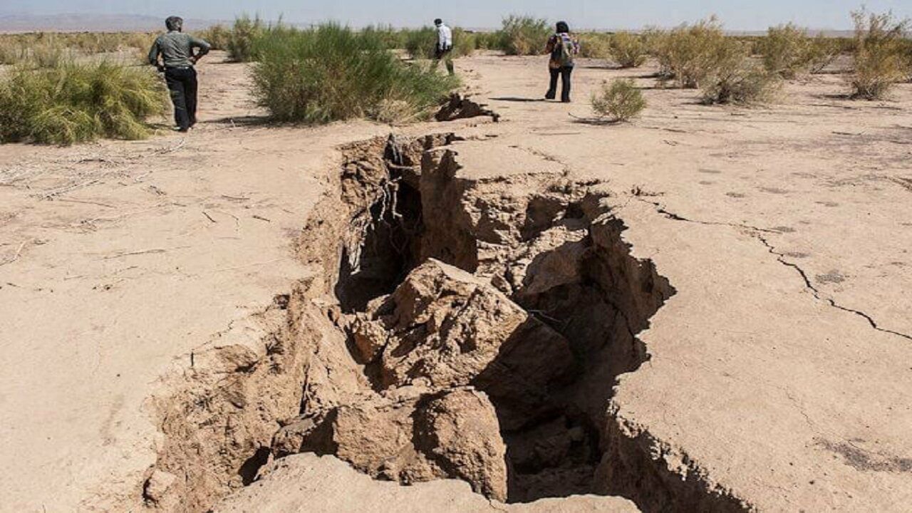 فرونشست زمین در خراسان رضوی؛ تهدیدی خاموش برای آب، زیرساخت‌ها و امنیت غذایی
