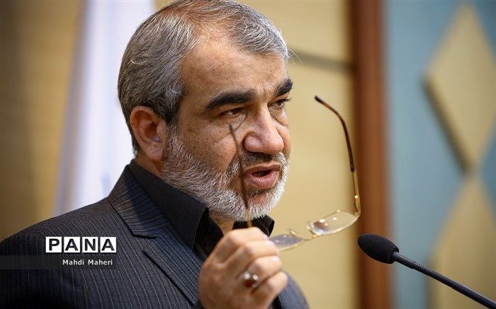کدخدایی: «خودساختگی» از ابتدا در وجود رهبر شهید انقلاب بود