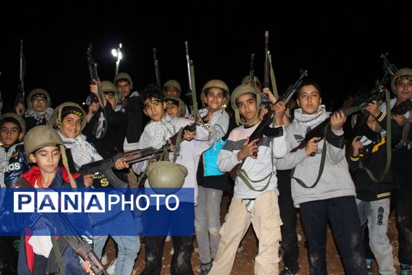 بازدید دانش‌آموزان بسیجی از نمایشگاه بزرگ قله افتخار 