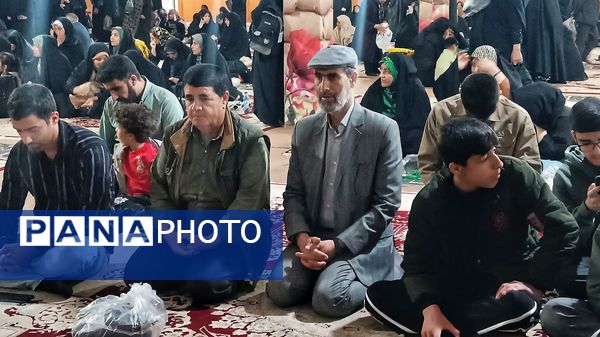 قرائت زیارت عاشورا توسط زائران مسجد جمکران در گلزار شهدای یاسوج