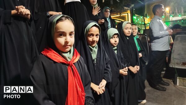 طنین نوای مذهبی در صدوهشتادونهمین شبِ گردهمایی در حسینیه امام خمینی نیشابور
