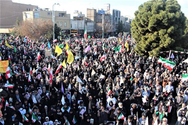 جلوه‌های حضور نوجوانان در راهپیمایی 22 دی مردم قم