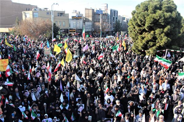 جلوه‌های حضور نوجوانان در راهپیمایی 22 دی مردم قم